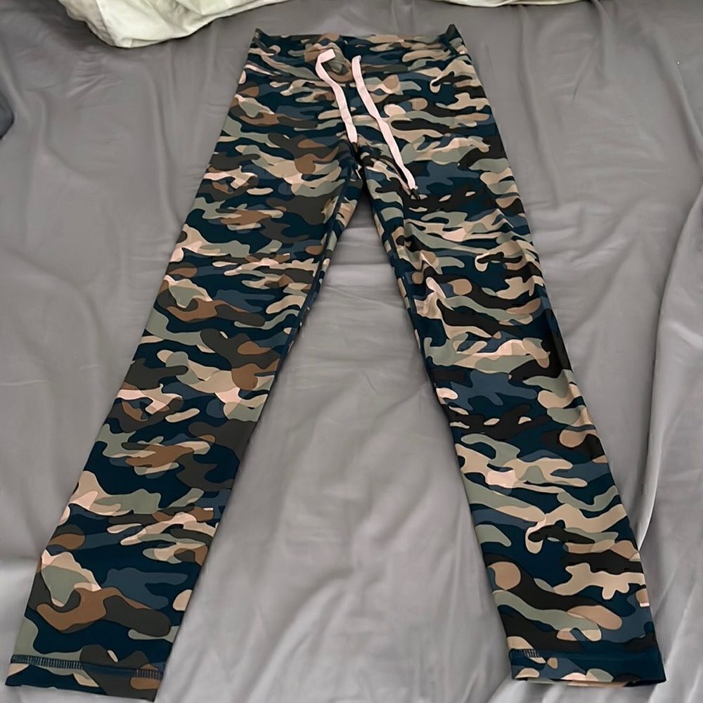 The Upside camo leggings sz XS NWOT